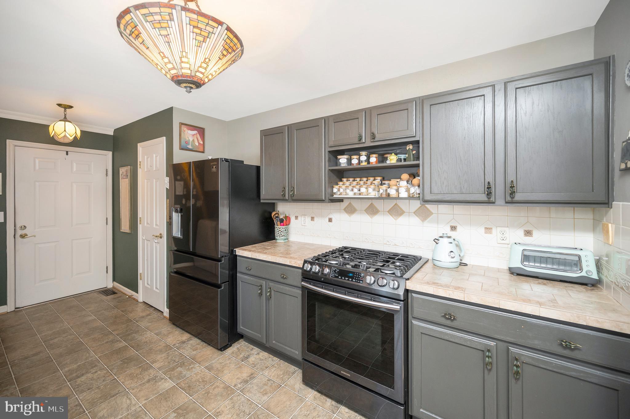 119 Washington Street Locust Grove, VA 22508 - Photo 10 of 45 Gas cooking and a pantry