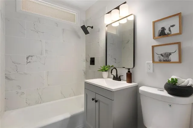 $389,000 | 9822 England Drive, Overland Park, KS 66212