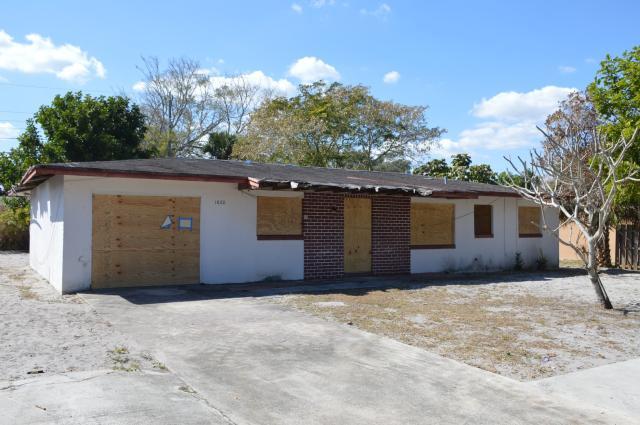 1620 Southeast Apache Avenue Stuart, FL 34994 - Photo 1 of 15 front