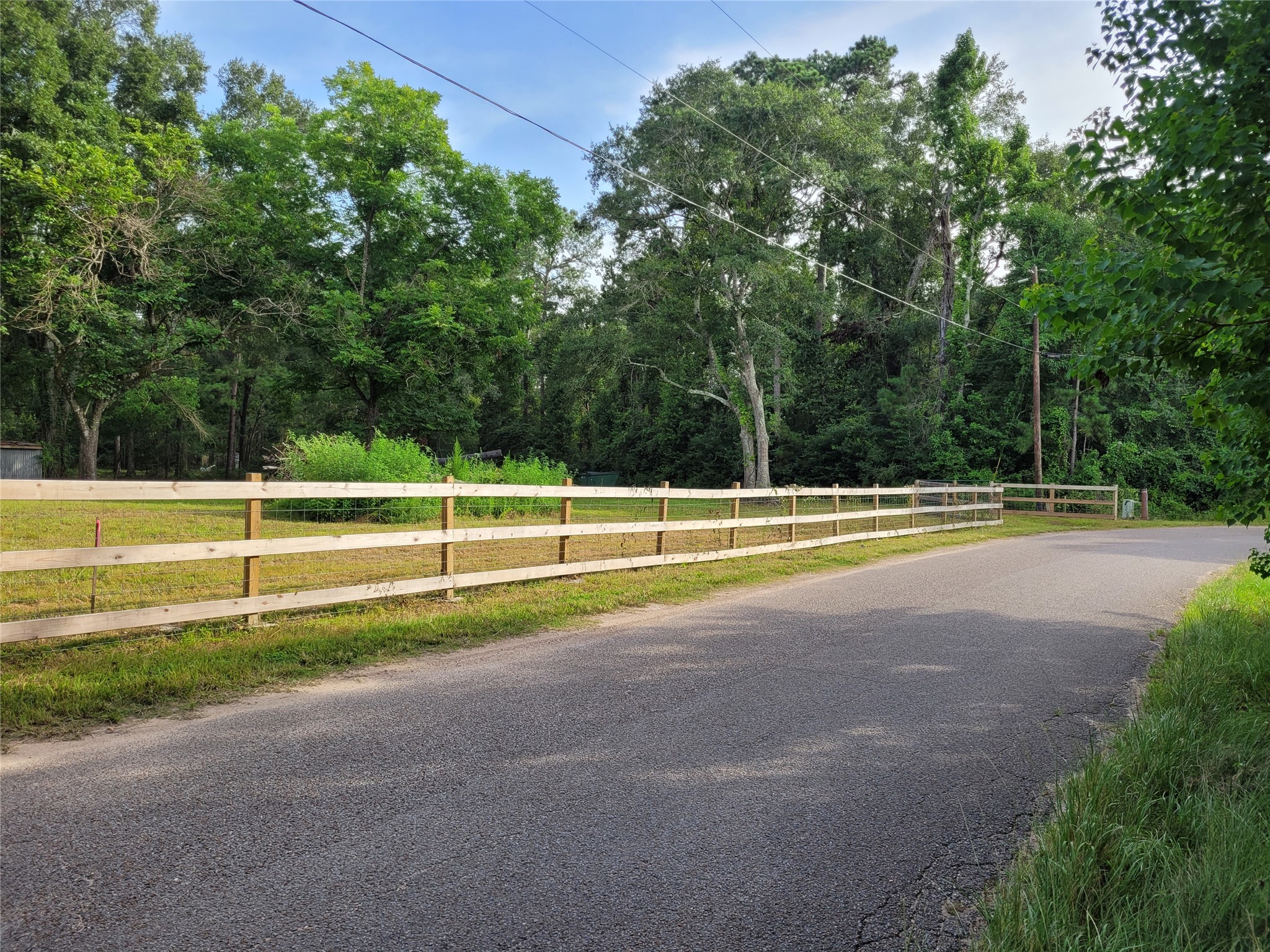 17038 Payne Road Conroe, TX 77302 - Photo 7 of 24 a view of a tennis court