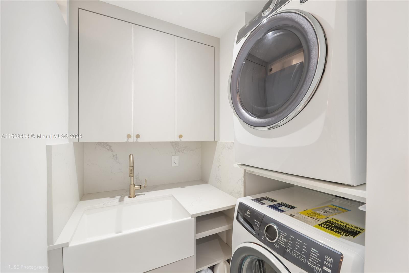 Lake Villa Key Biscayne, FL 33149 - Photo 25 of 51 a utility room with dryer and washer