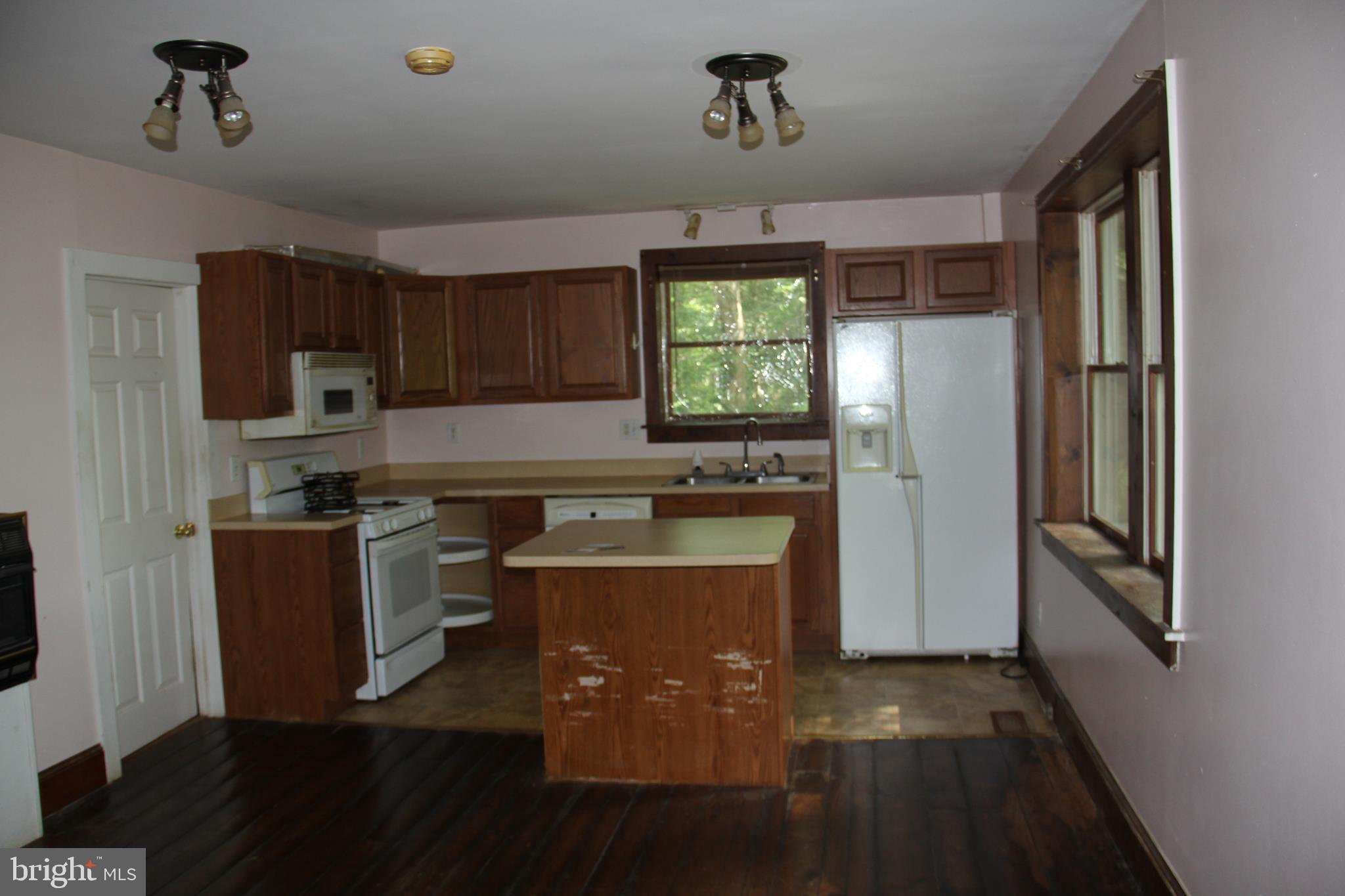 23757 Mill Pond Road Hollywood, MD 20636 - Photo 4 of 11 Kitchen