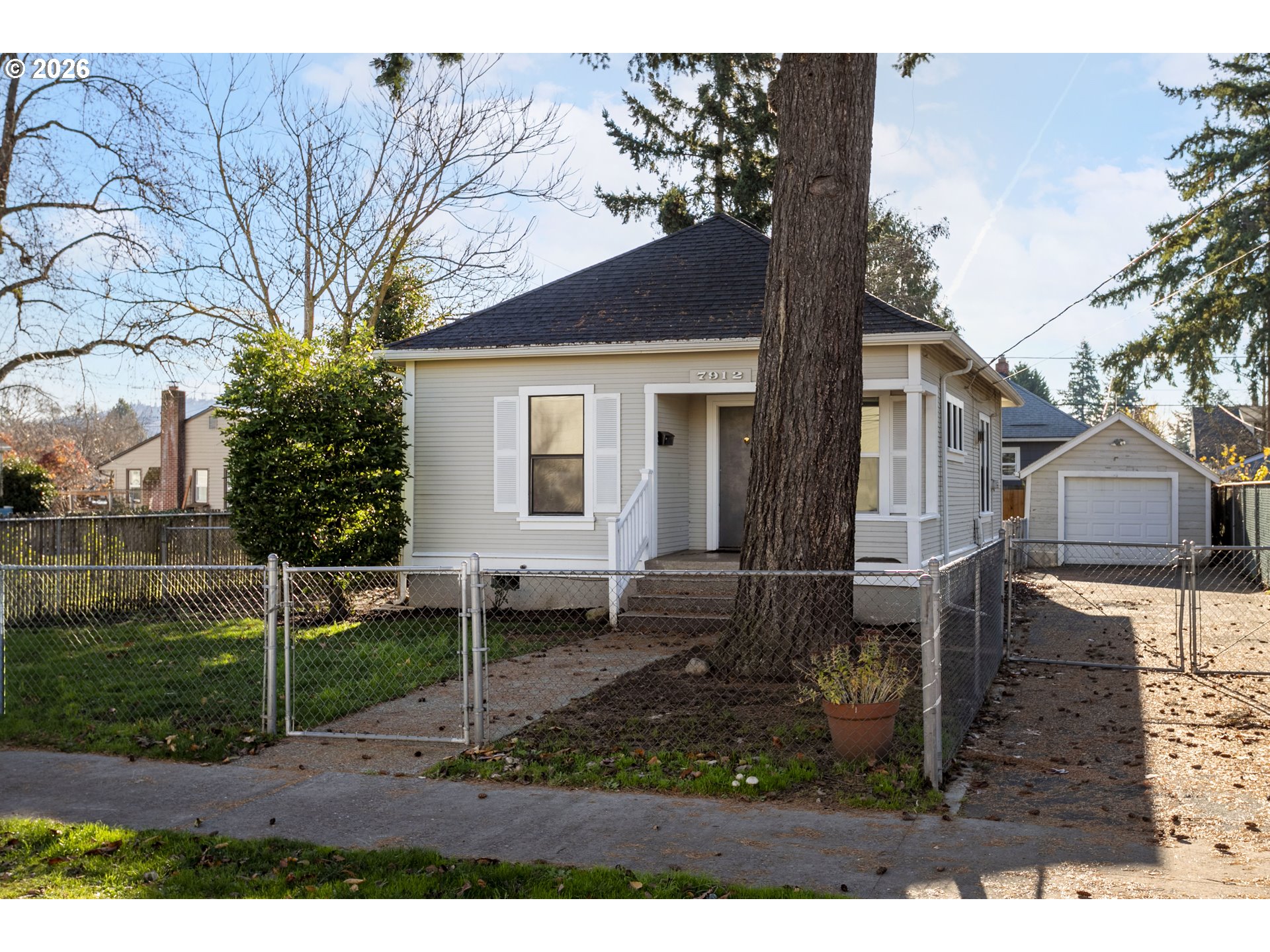 7912 Southeast Harold Street Portland, OR 97206 - Photo 3 of 31