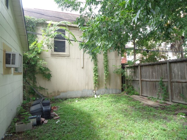 4618 Clay Street Houston, TX 77023 - Photo 8 of 20 a backyard of a house with lots of green space