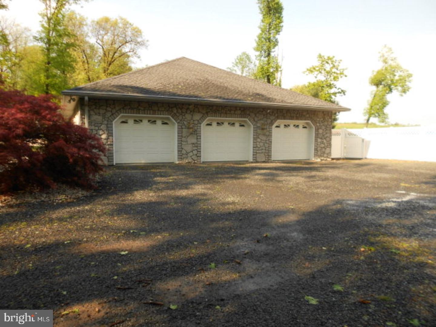 21 2nd Mountain Road Pine Grove, PA 17963 - Photo 4 of 25 Gallery Image 4