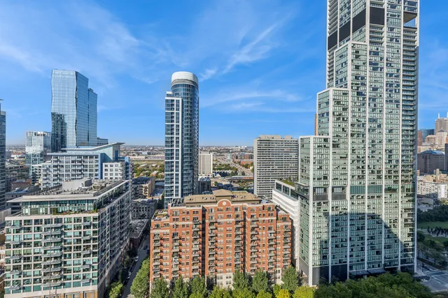 $350,000 | 1235 South Prairie Avenue, Unit 2506, Chicago, IL 60605