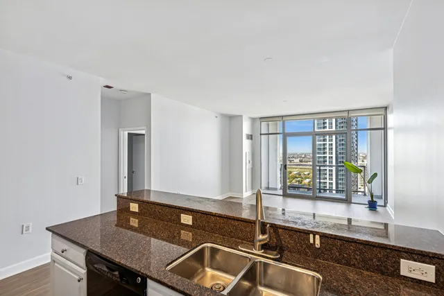 $350,000 | 1235 South Prairie Avenue, Unit 2506, Chicago, IL 60605