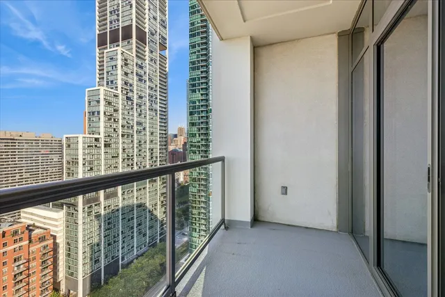 $350,000 | 1235 South Prairie Avenue, Unit 2506, Chicago, IL 60605
