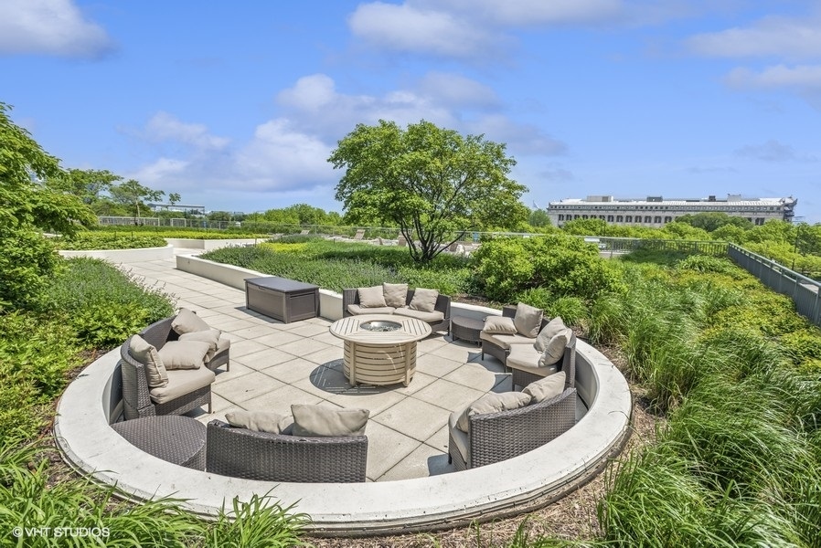 1235 South Prairie Avenue, Unit 2506 Chicago, IL 60605 - Photo 21 of 32 a view of a table and chairs in patio