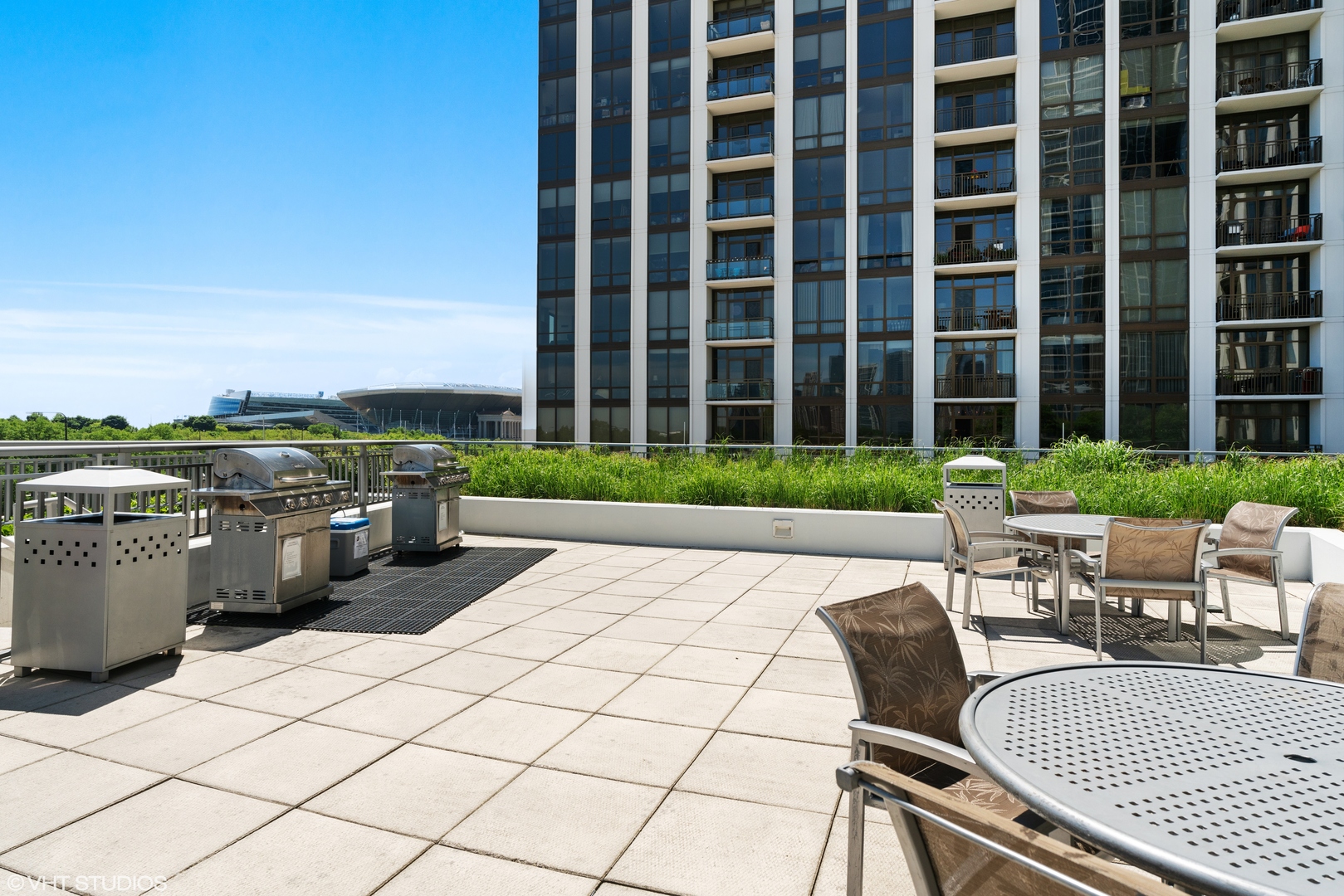 1235 South Prairie Avenue, Unit 2506 Chicago, IL 60605 - Photo 23 of 32 a view of a patio with a dining table and chairs with wooden fence