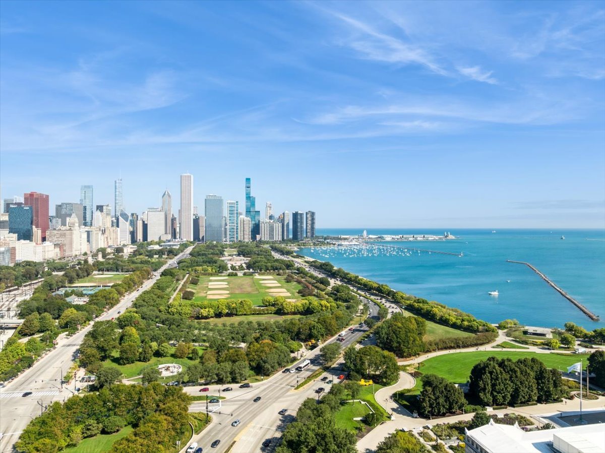 1235 South Prairie Avenue, Unit 2506 Chicago, IL 60605 - Photo 29 of 32 a view of a city