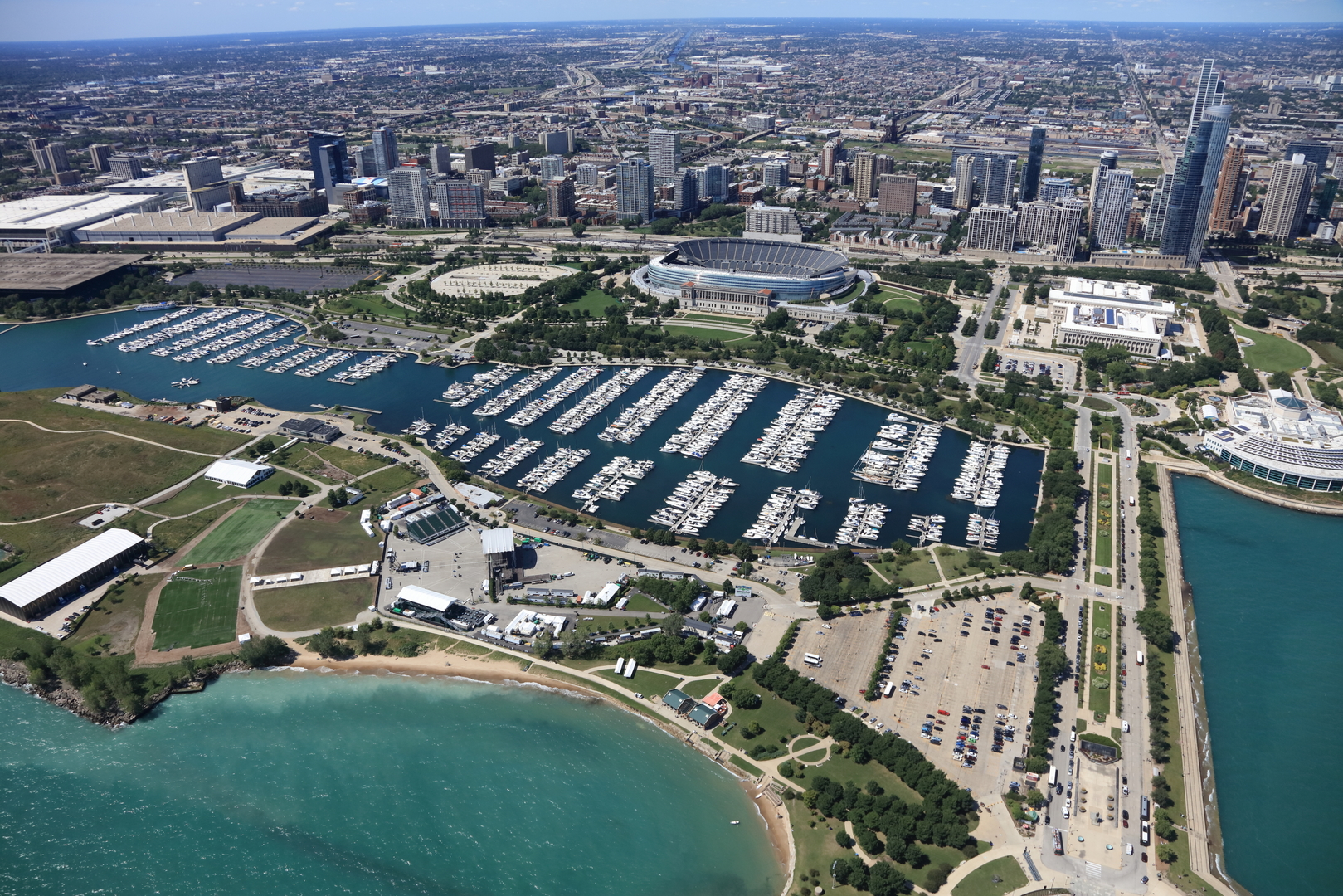 1235 South Prairie Avenue, Unit 2506 Chicago, IL 60605 - Photo 30 of 32 an aerial view of residential houses with city view