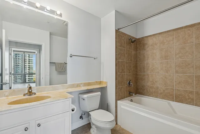 $350,000 | 1235 South Prairie Avenue, Unit 2506, Chicago, IL 60605