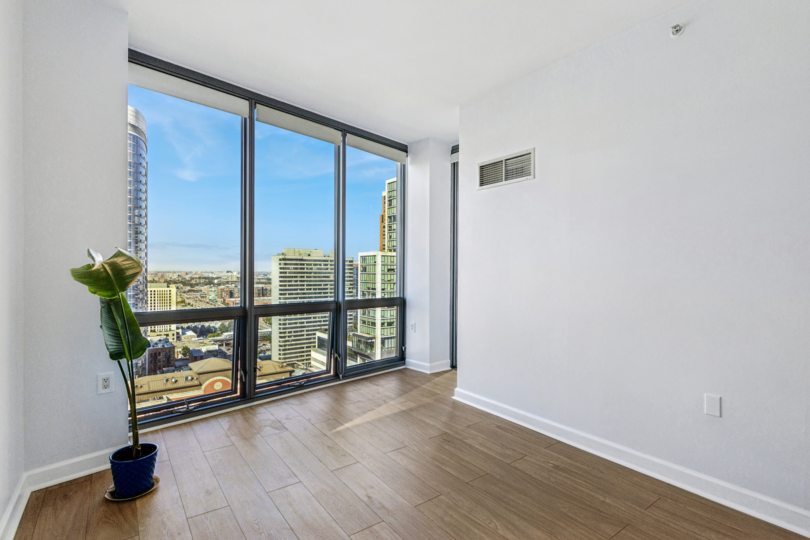 1235 South Prairie Avenue, Unit 2506 Chicago, IL 60605 - Photo 9 of 32 an empty room with wooden floor and windows