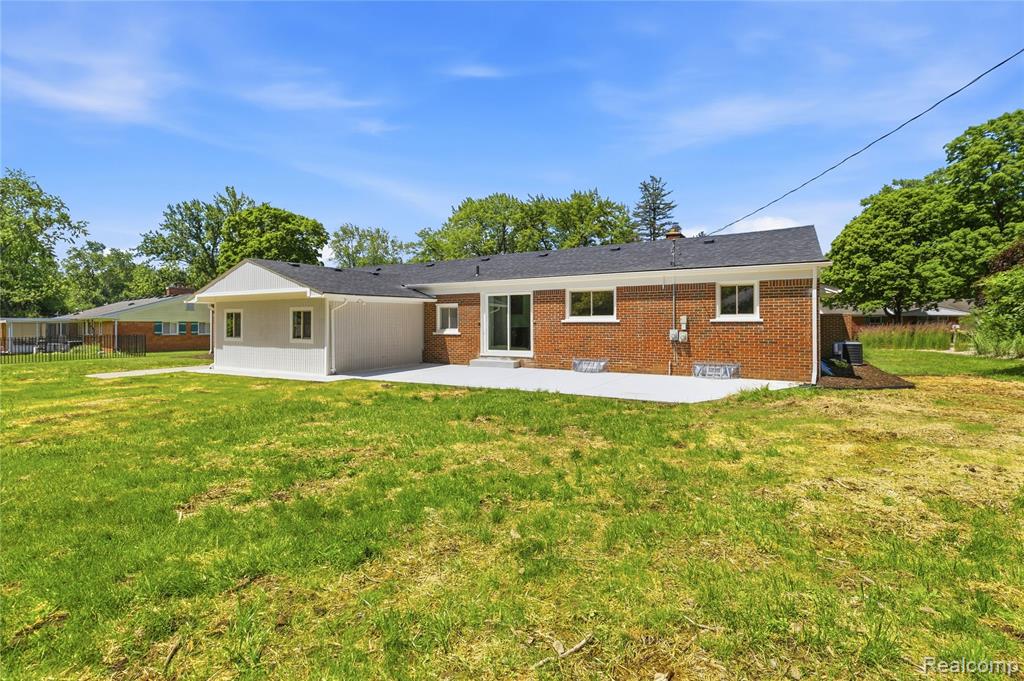 28264 Bayberry Road Farmington, MI 48331 - Photo 39 of 46