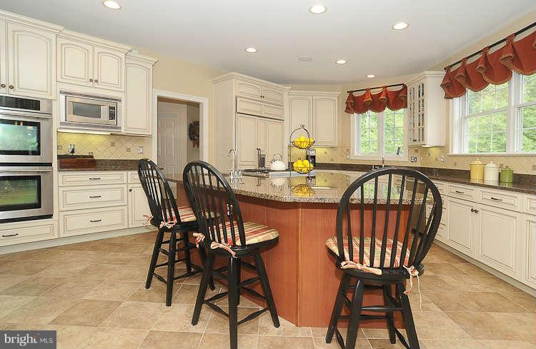 7685 Colonial Beach Road Pasadena, MD 21122 - Photo 6 of 30 Kitchen