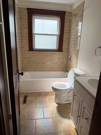 $2,600 | 182 Western Avenue, Unit 1, Lynn, MA 01902