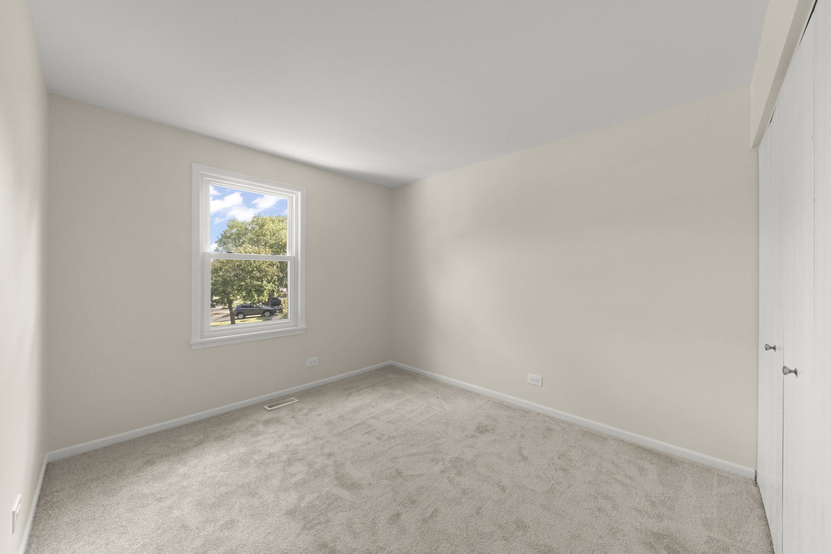 2235 Highfield Court Aurora, IL 60504 - Photo 19 of 31 an empty room with windows