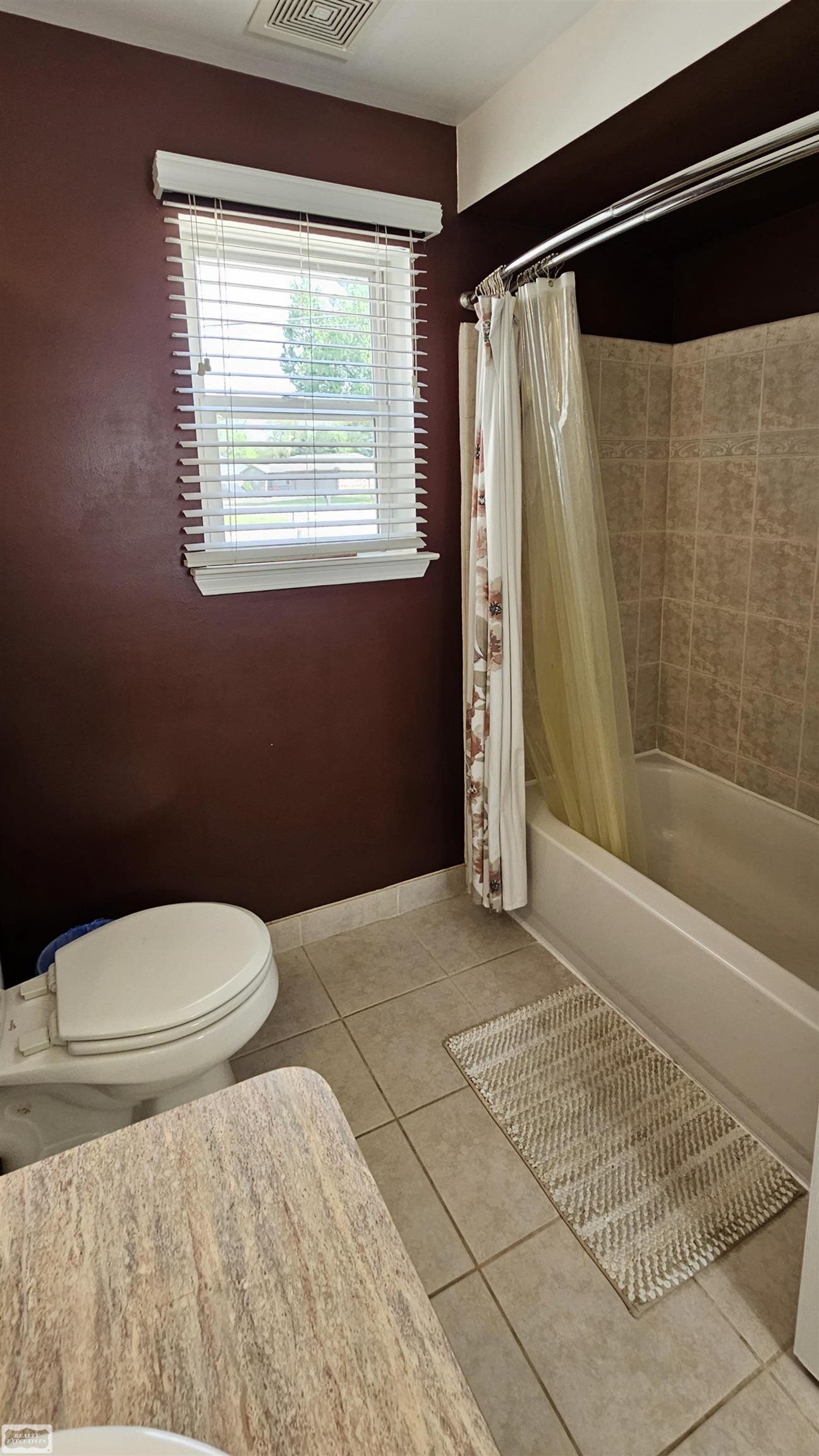 42947 Utica Road Sterling Heights, MI 48314 - Photo 19 of 52 50142273-79aea31b-bd64-4f0b-8851-2f87793deae3.JPG