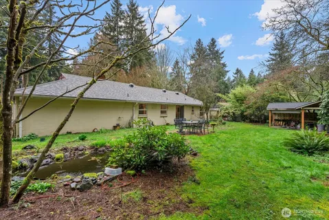 a view of a yard in front of house