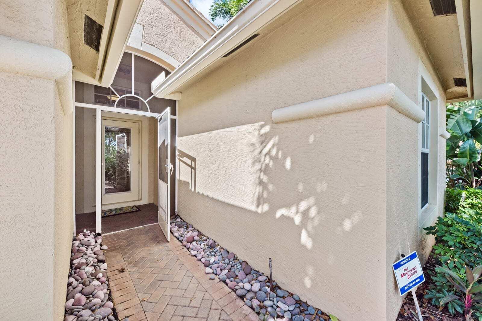 12115 Roma Road Boynton Beach, FL 33437 - Photo 2 of 31 2-CqV0RGb5QcyrdEpcPWs5_BEC_2484