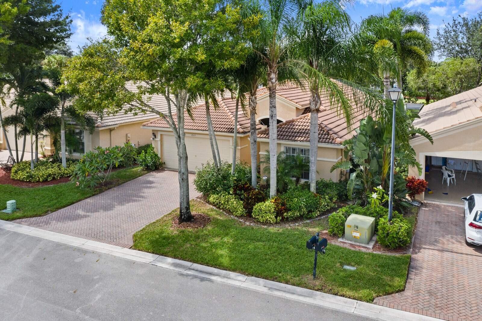12115 Roma Road Boynton Beach, FL 33437 - Photo 24 of 31 24-SyiKNJPRUyeu2OjOz89b_DJI_0179