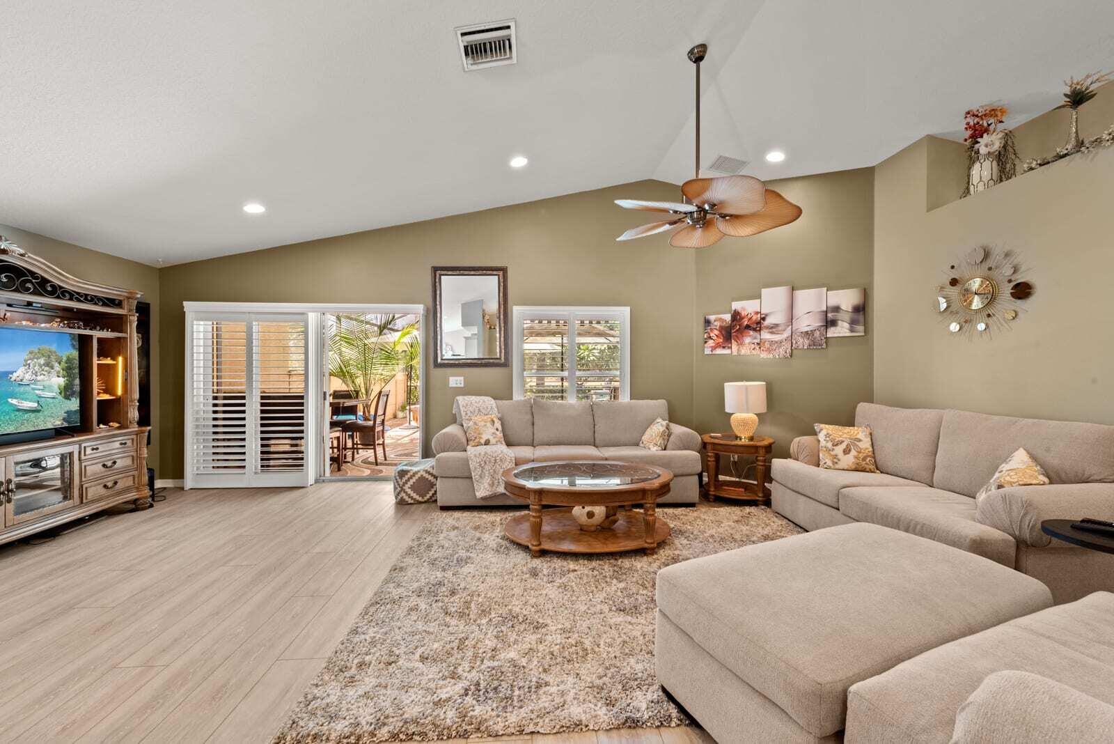 12115 Roma Road Boynton Beach, FL 33437 - Photo 5 of 31 5-aL0c3In0ToO145OsXoZG_BEC_2428