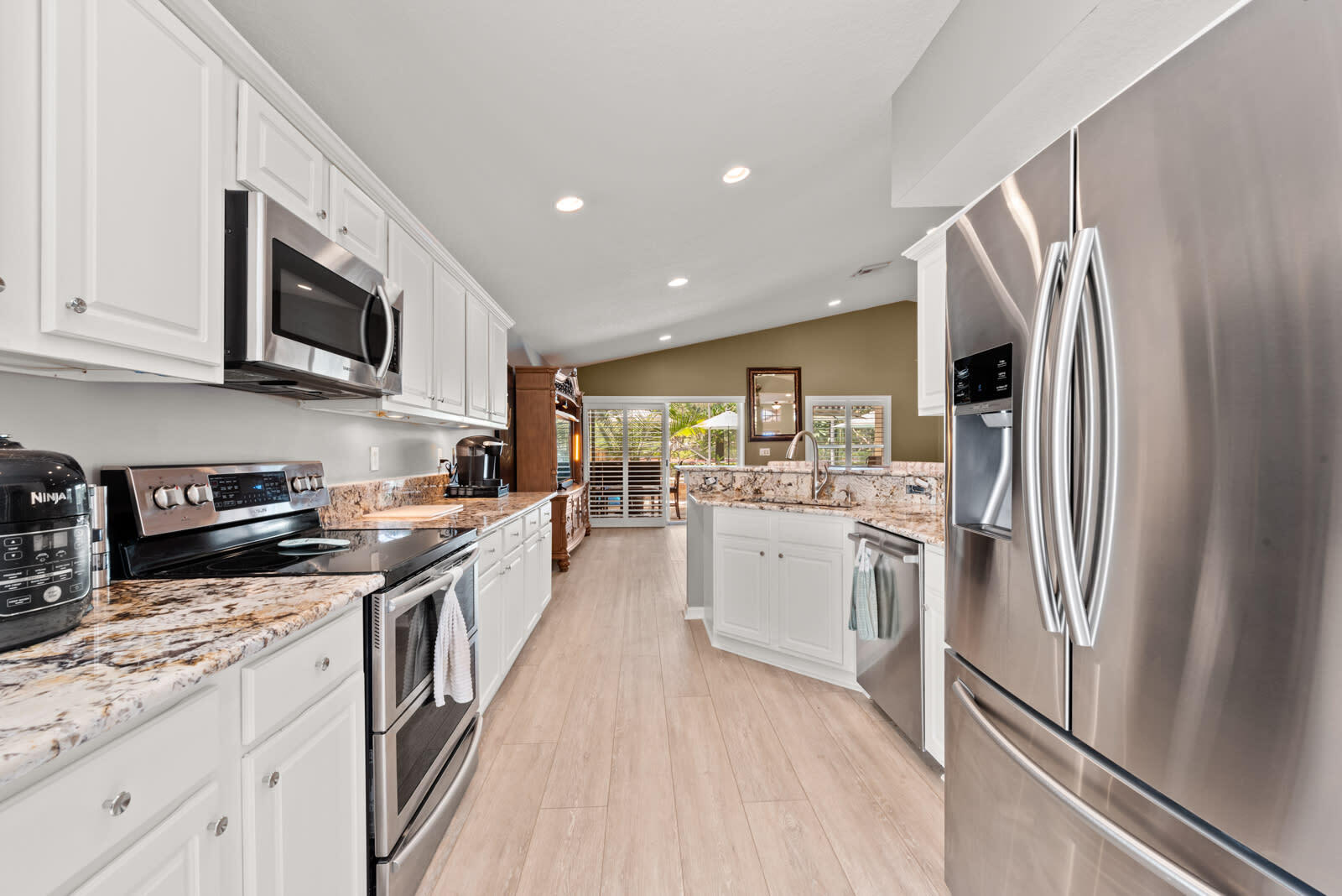 12115 Roma Road Boynton Beach, FL 33437 - Photo 9 of 31 9-zfrYhtbQTk2Tt56gM51K_BEC_2444