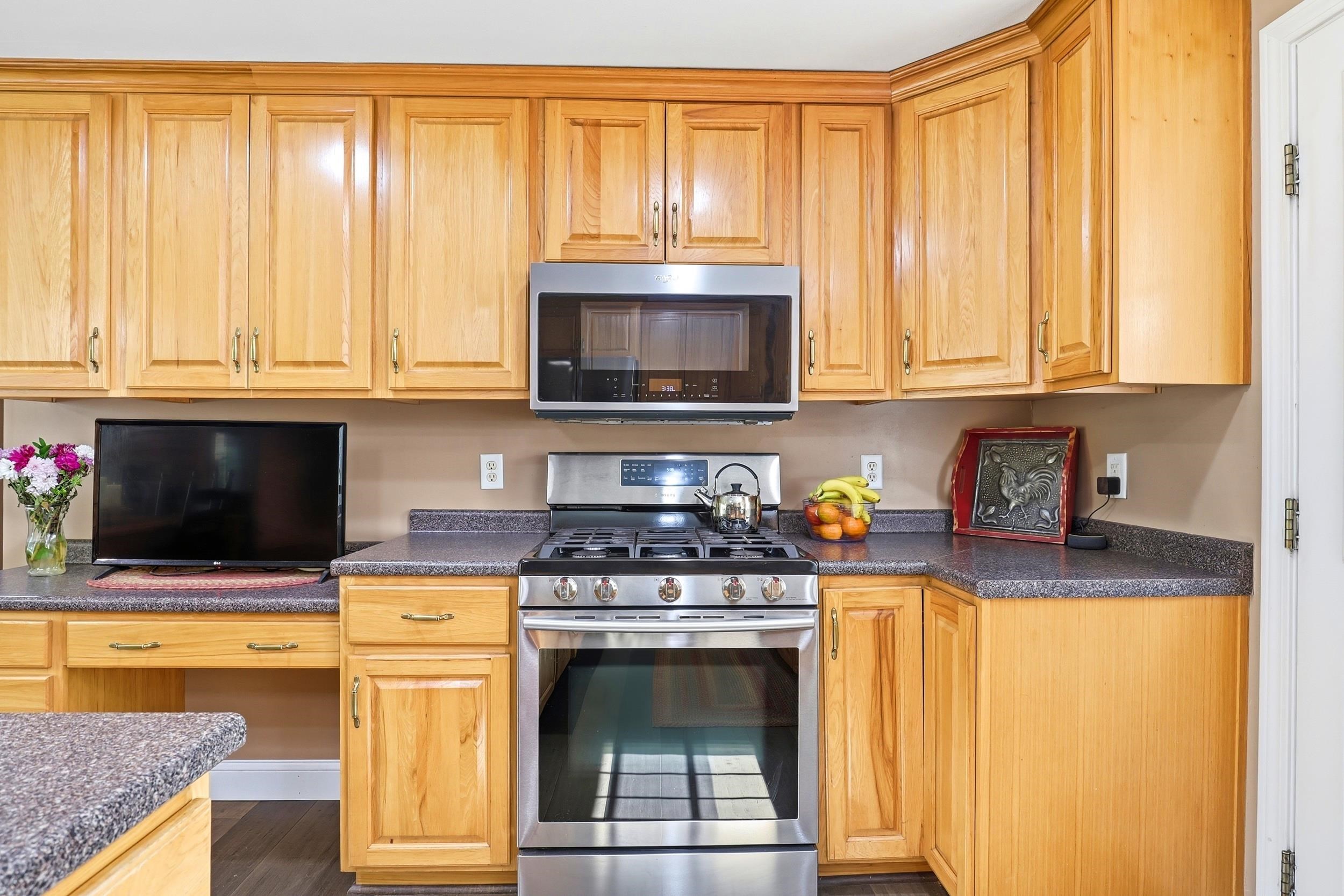 53 Sandown Road Fremont, NH 03044 - Photo 8 of 51