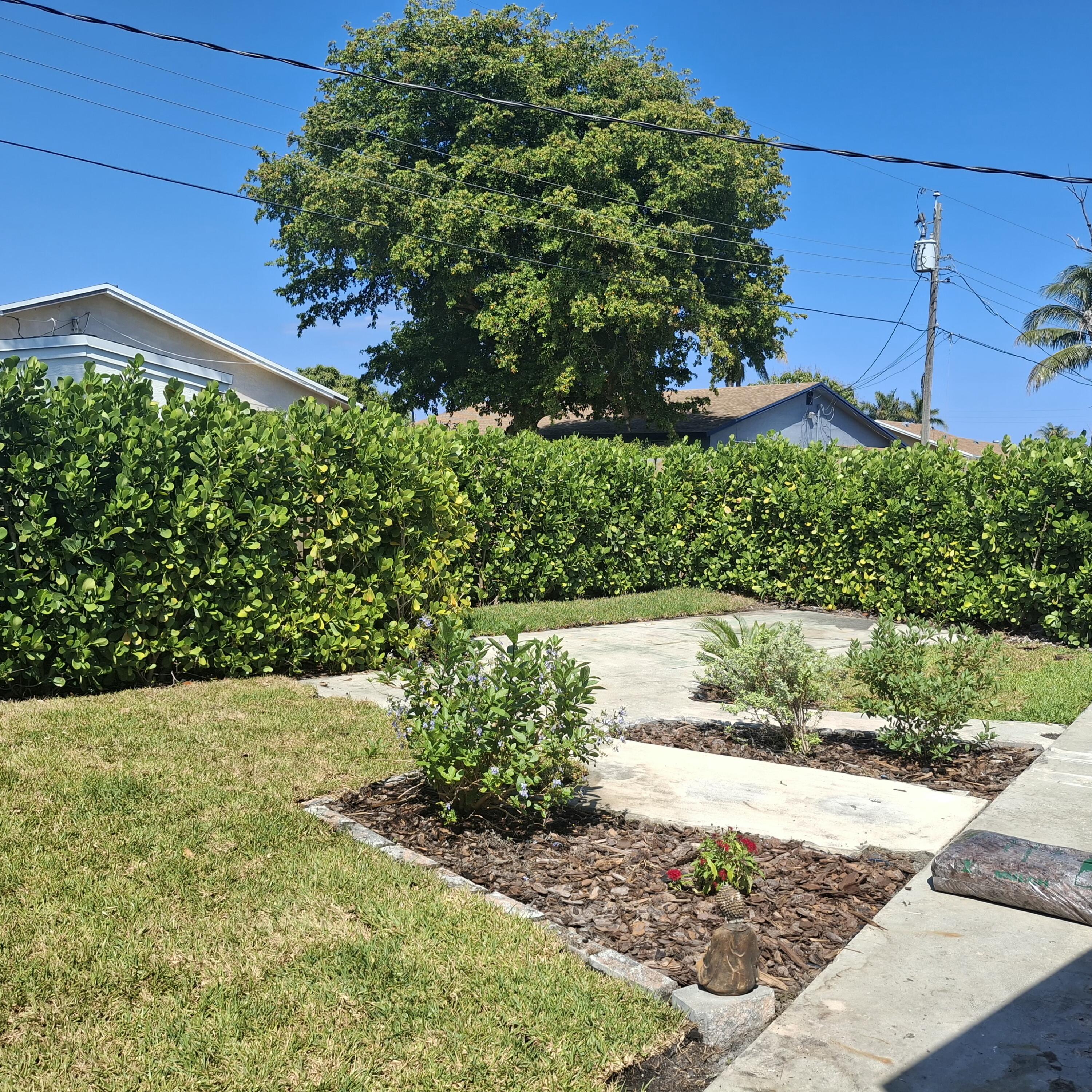 1097 Wilkinson Road, Unit B Lake Worth, FL 33462 - Photo 20 of 21 Backyard