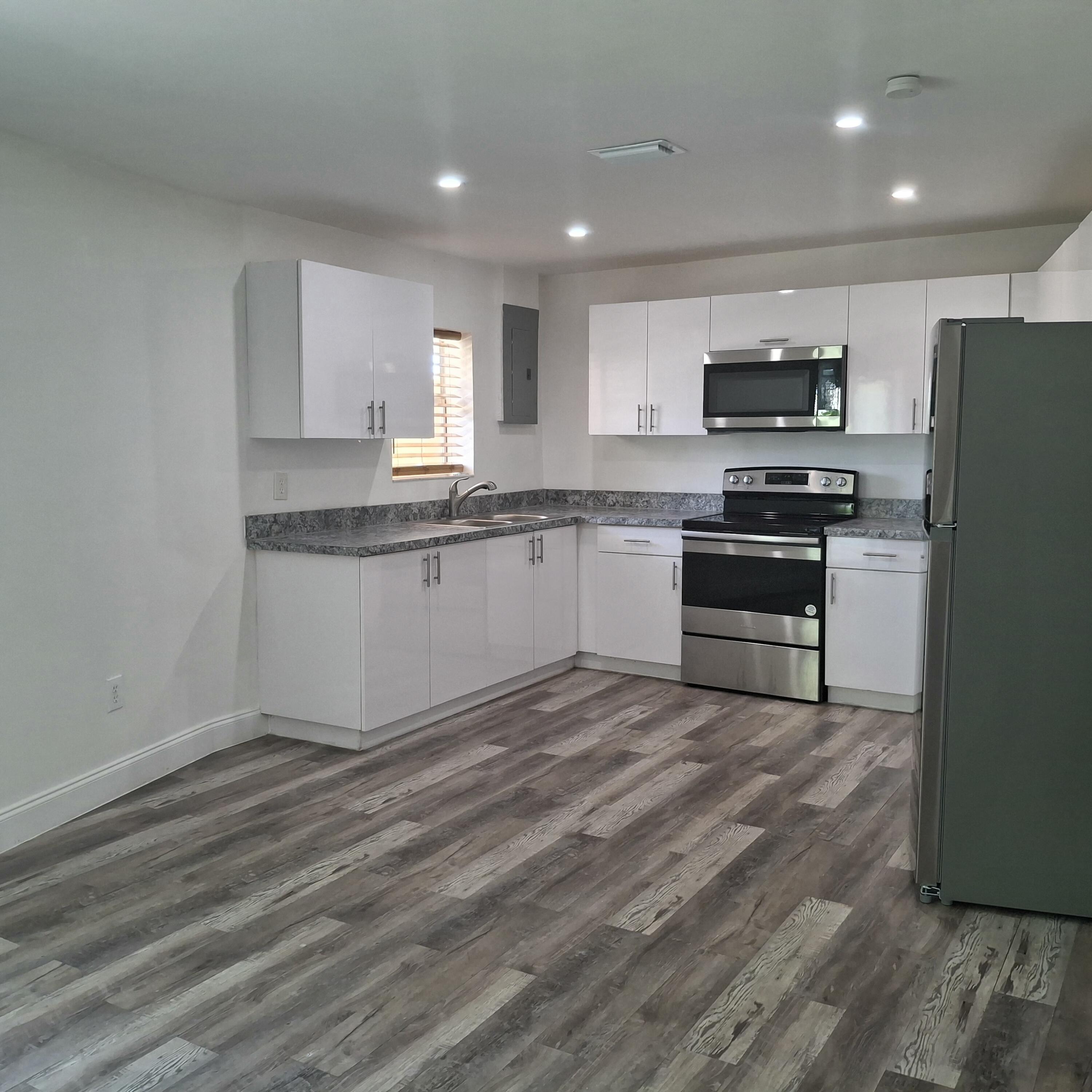 1097 Wilkinson Road, Unit B Lake Worth, FL 33462 - Photo 6 of 21 Kitchen