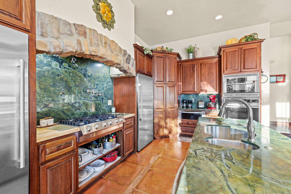6012 Cooper's Hawk Road Klamath Falls, OR 97601 - Photo 17 of 58 Kitchen Range, Cabinets and Appliances