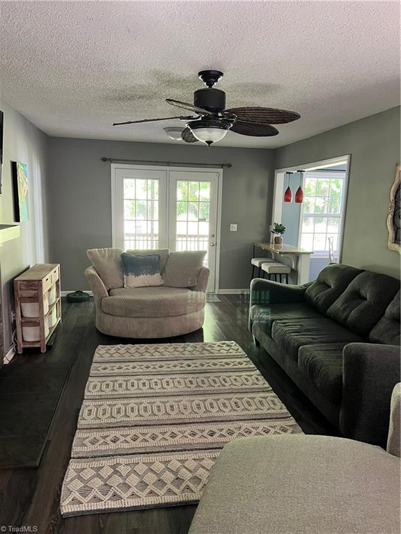 5317 Running Mead Road Pleasant Garden, NC 27313 - Photo 9 of 28 Living Room