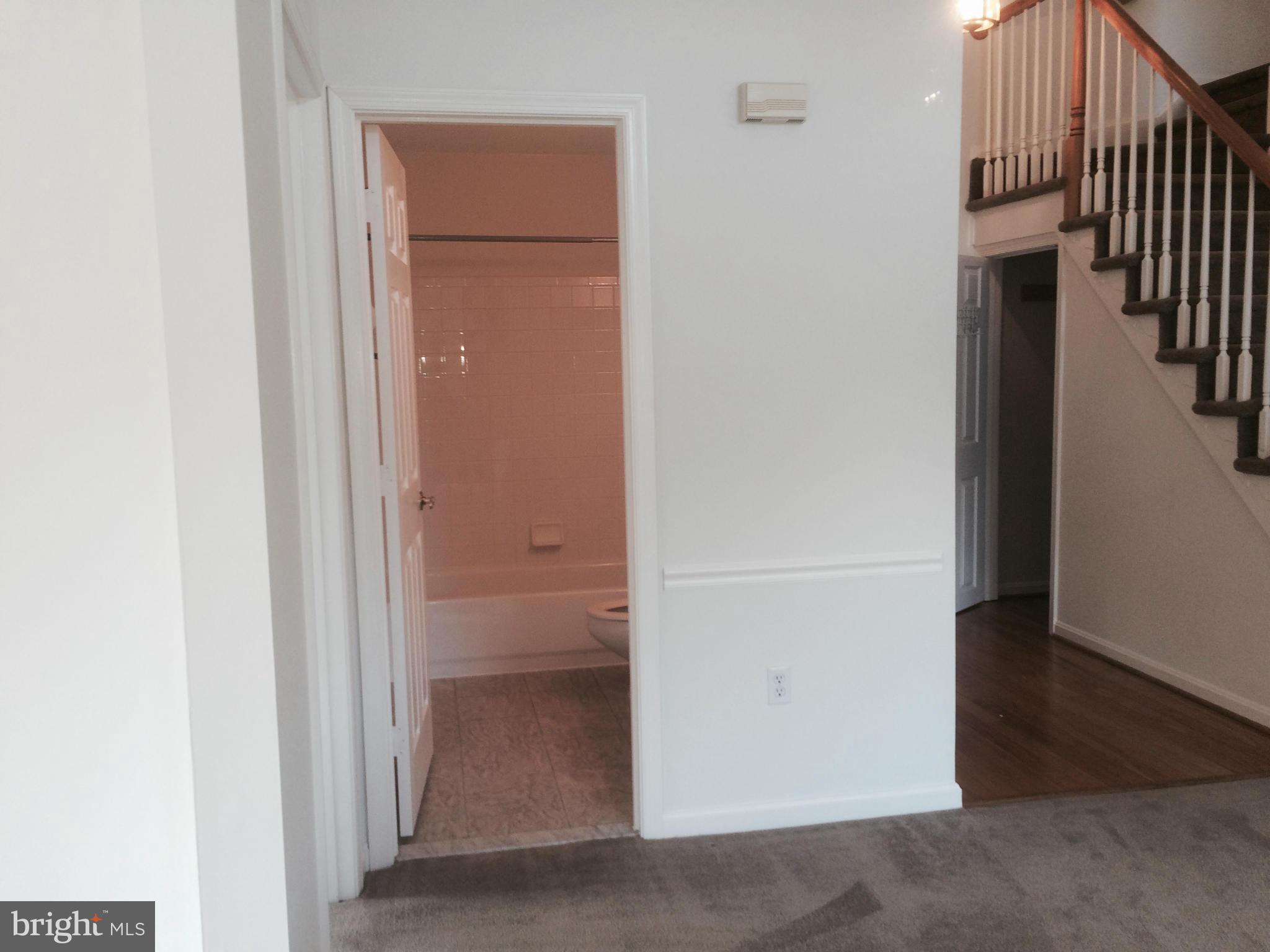302 Ridgepoint Place, Unit 38 Gaithersburg, MD 20878 - Photo 11 of 26 Interior (General)