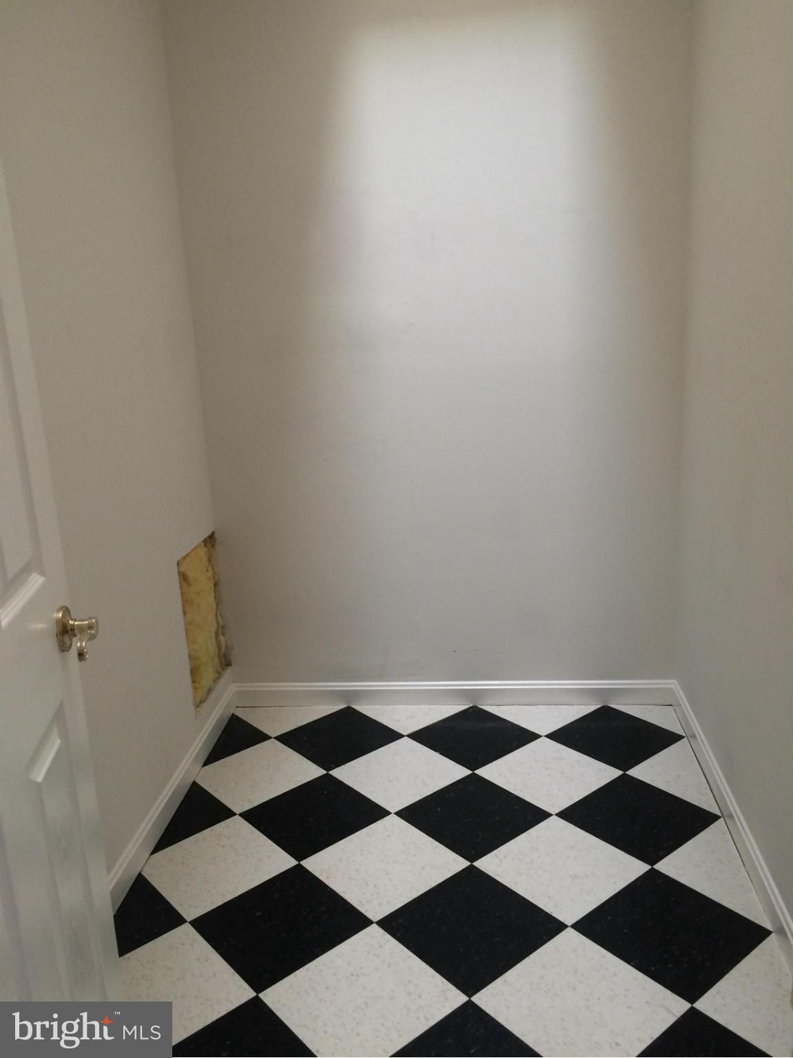 302 Ridgepoint Place, Unit 38 Gaithersburg, MD 20878 - Photo 20 of 26 Potential third bathroom