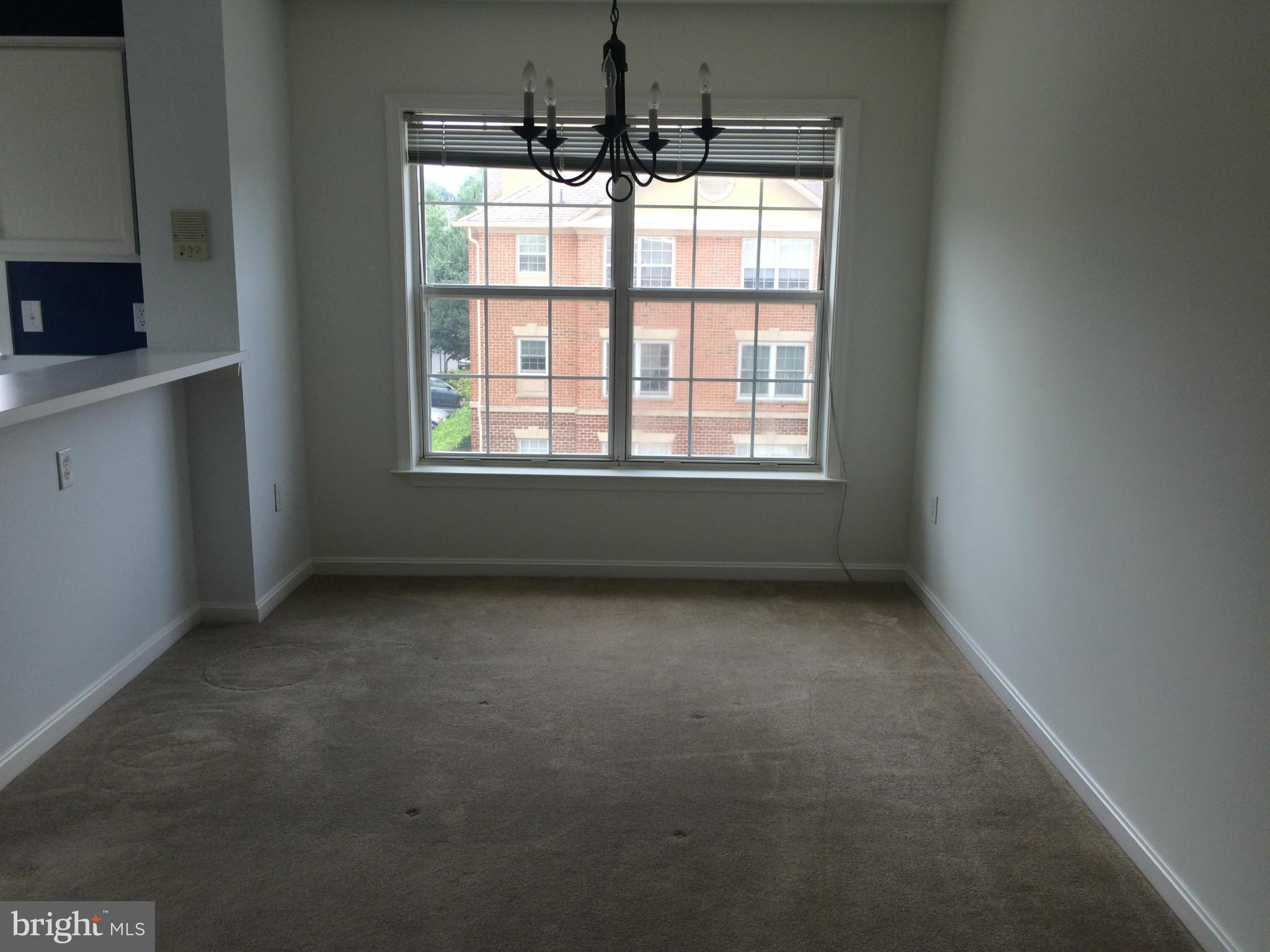 302 Ridgepoint Place, Unit 38 Gaithersburg, MD 20878 - Photo 5 of 26 Dining Room
