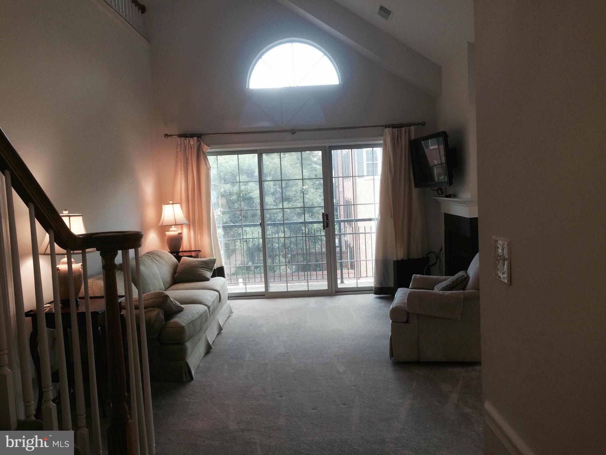 302 Ridgepoint Place, Unit 38 Gaithersburg, MD 20878 - Photo 7 of 26 Family Room