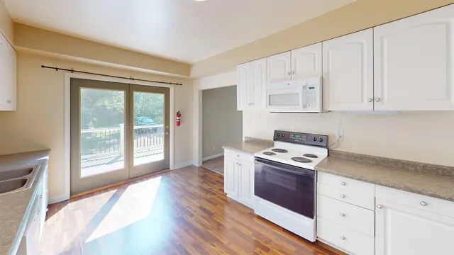 $585,000 | 908 East Skyline Parkway, Duluth, MN 55805