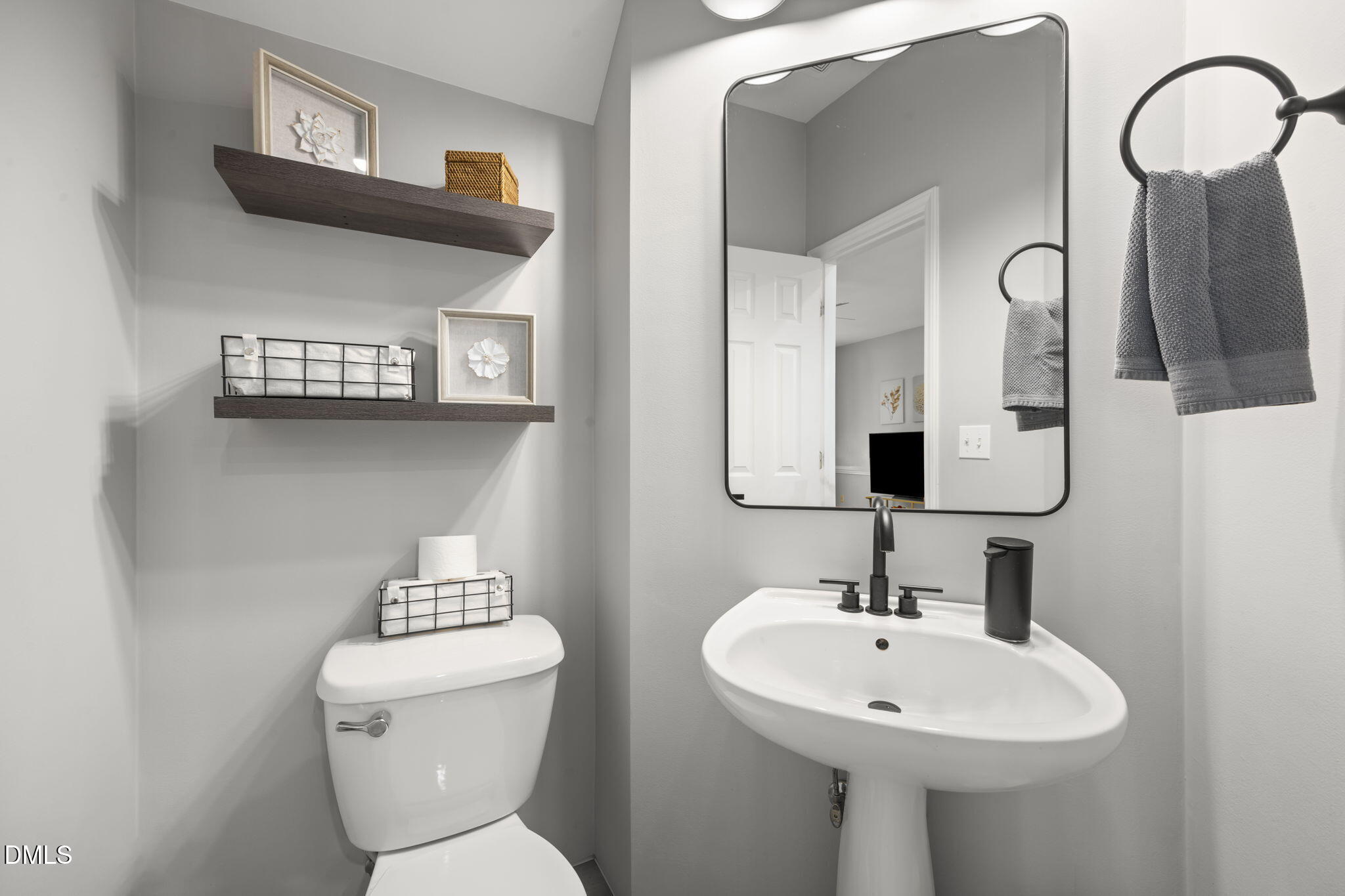1005 Dual Parks Road Apex, NC 27502 - Photo 23 of 43 Powder room