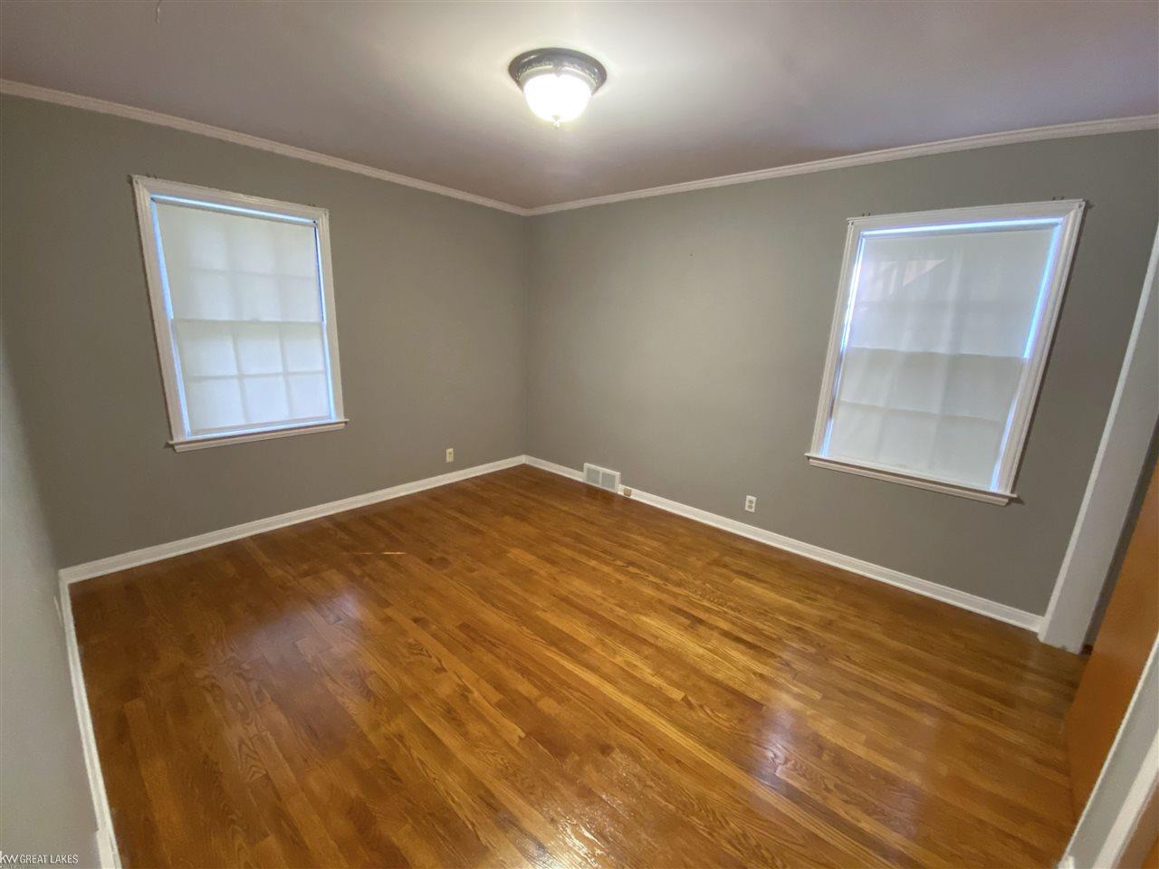 597 Roslyn Road Grosse Pointe, MI 48236 - Photo 16 of 36 50009447-16.JPG