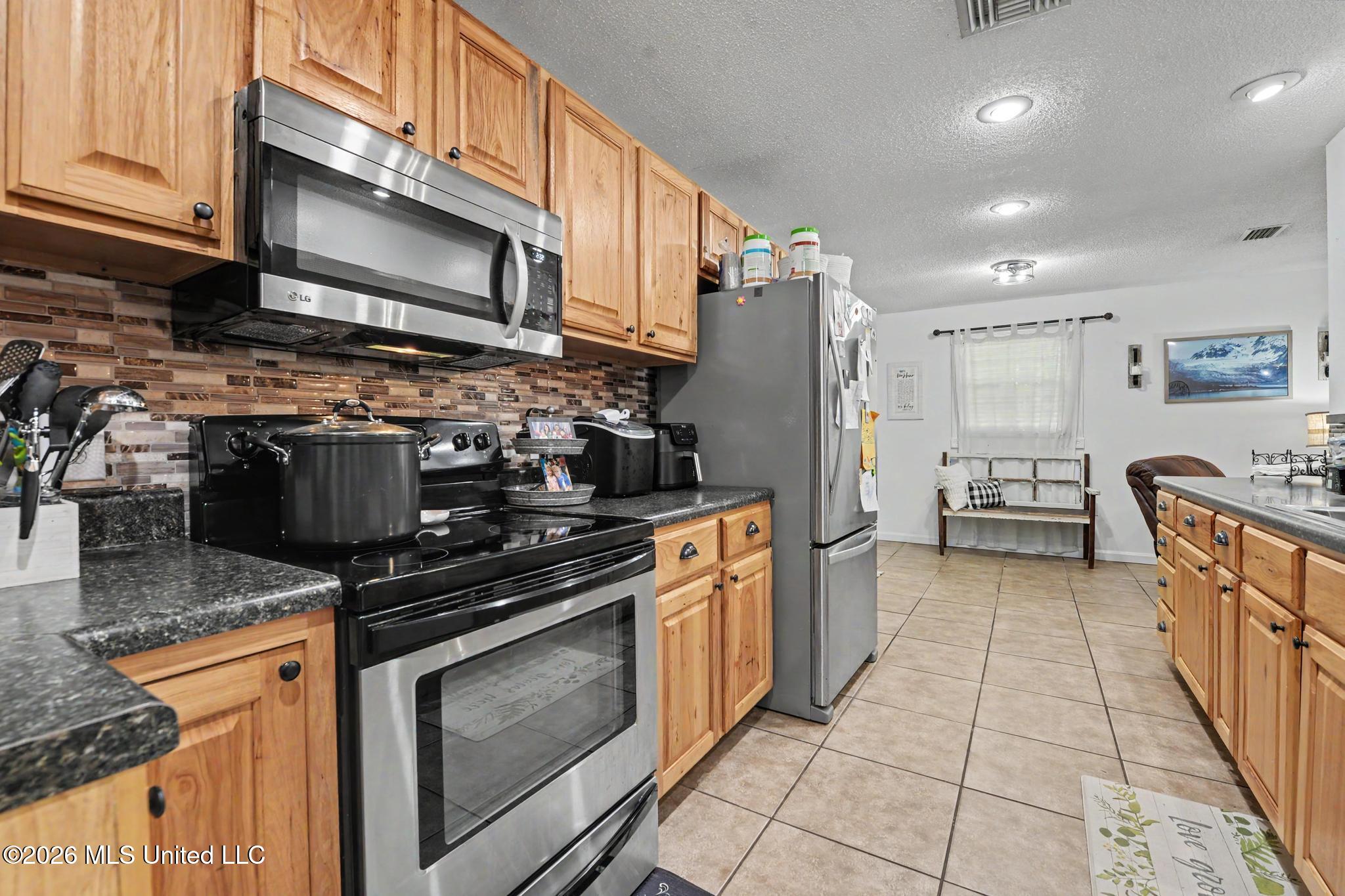 4317 Cunningham Road Moss Point, MS 39562 - Photo 10 of 29 010