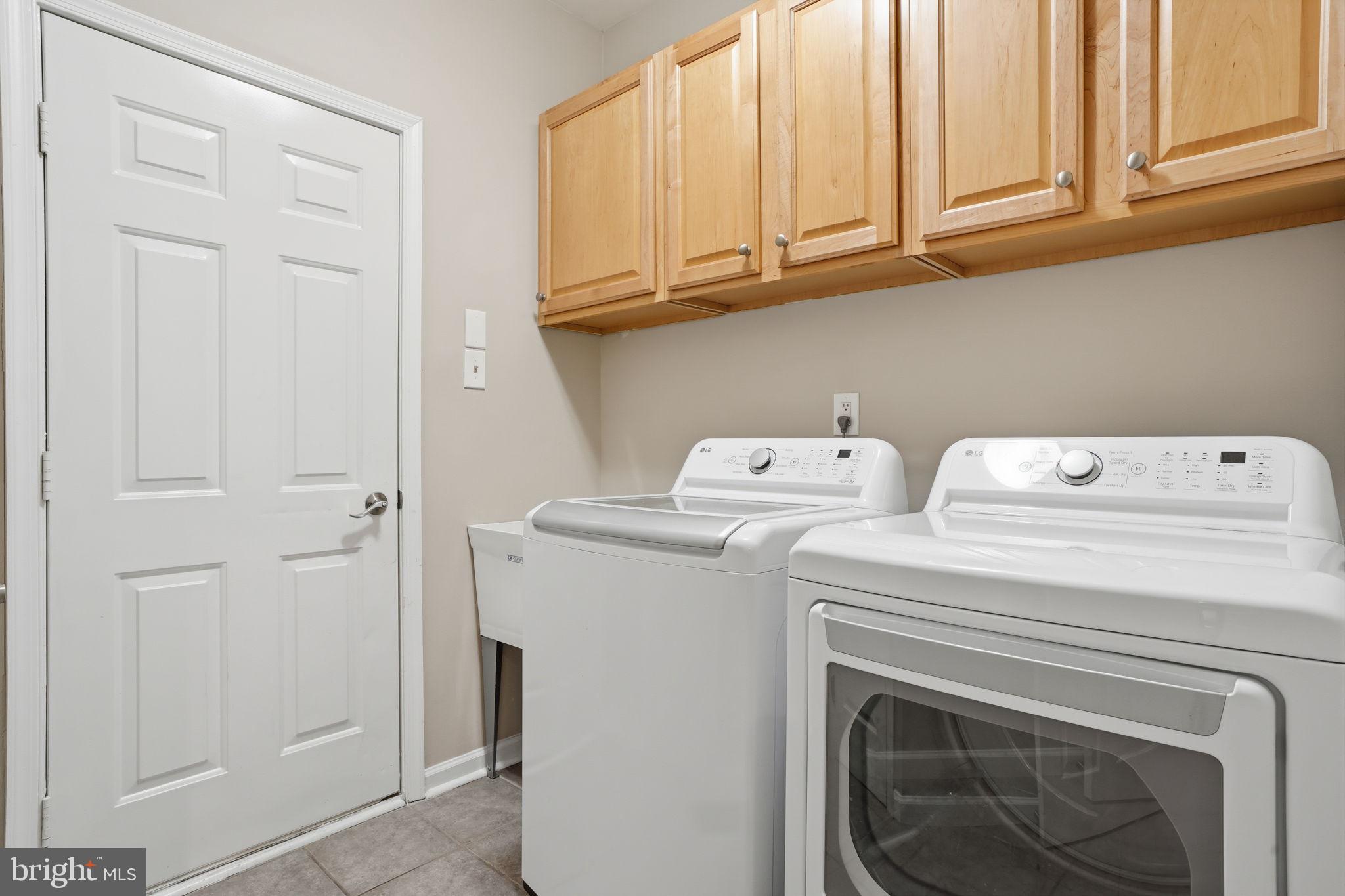 139 Statesman Road Chalfont, PA 18914 - Photo 19 of 64 a utility room with dryer and washer