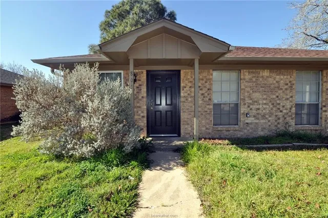 $1,175 | 807 Llano Place, College Station, TX 77840