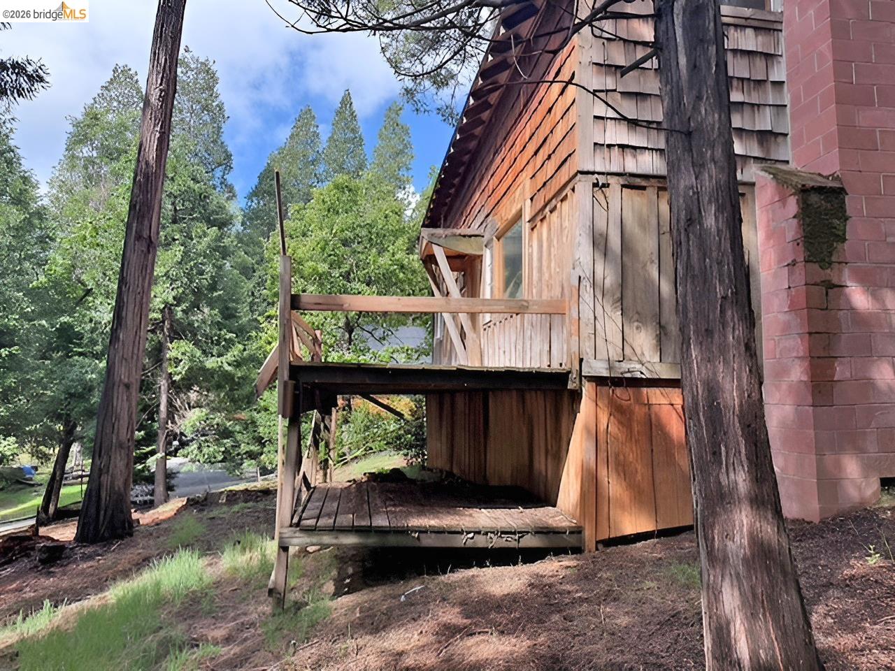 20693 Muheli Road Mi Wuk Village, CA 95346 - Photo 6 of 15 a view of balcony with wooden floor and fence
