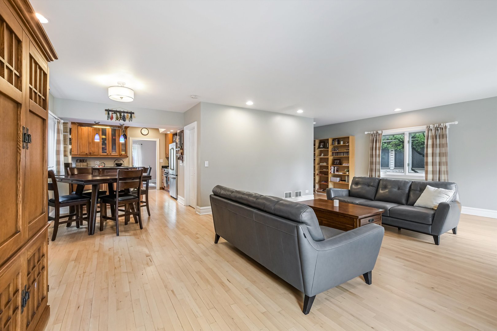 230 Wisner Street Park Ridge, IL 60068 - Photo 14 of 43 a living room with furniture and wooden floor