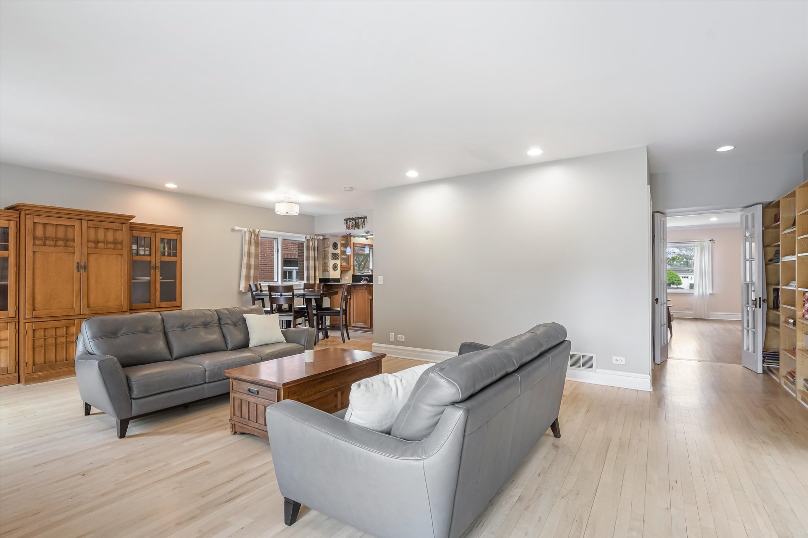 230 Wisner Street Park Ridge, IL 60068 - Photo 15 of 43 a living room with furniture and a wooden floor