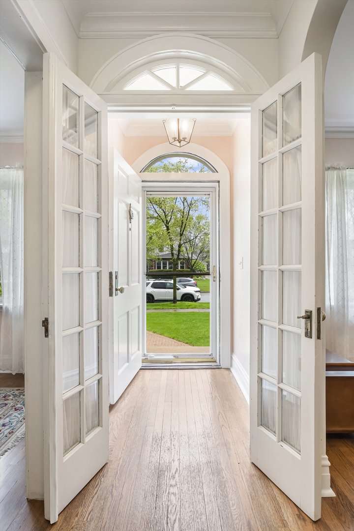 230 Wisner Street Park Ridge, IL 60068 - Photo 2 of 43 a view of entryway with wooden floor and door