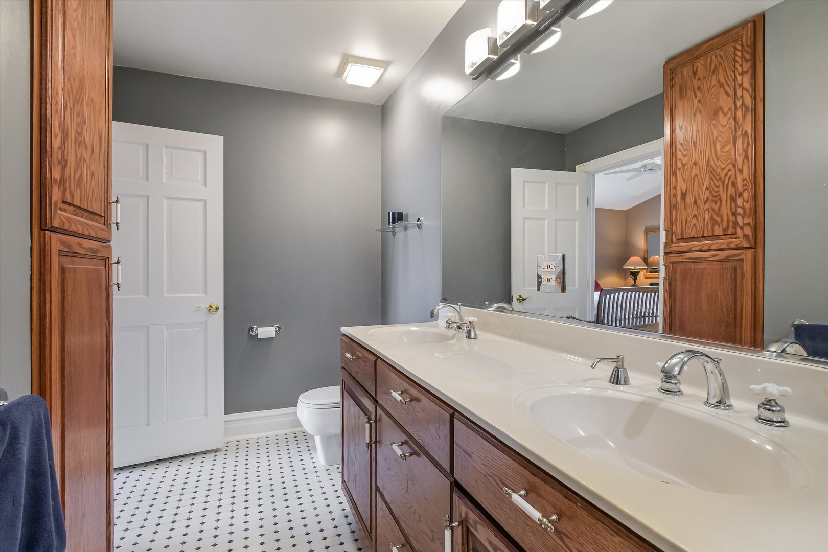 230 Wisner Street Park Ridge, IL 60068 - Photo 22 of 43 a bathroom with a sink a toilet and shower
