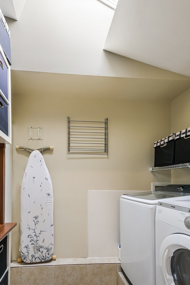 230 Wisner Street Park Ridge, IL 60068 - Photo 23 of 43 a view of kitchen with washer and dryer