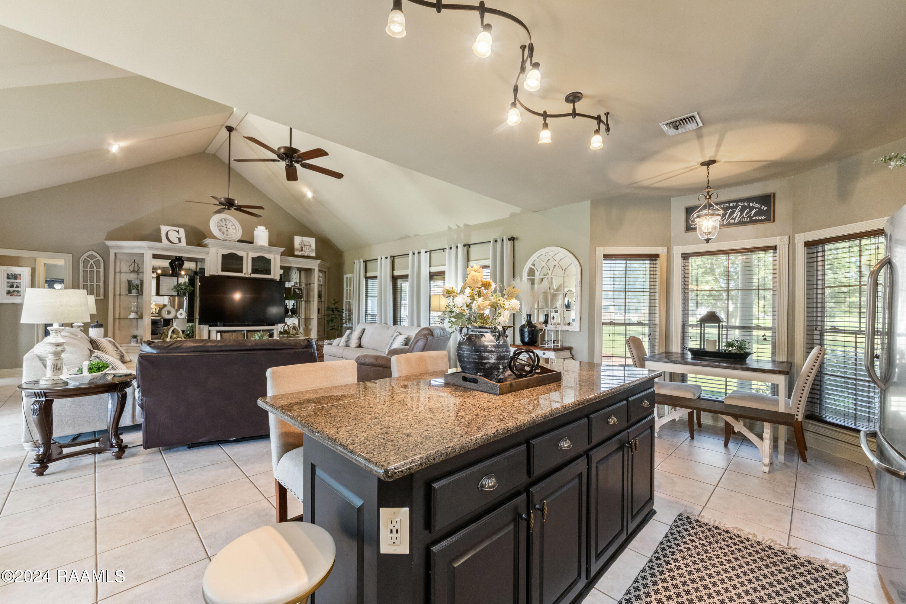 4406 Waguespack Road New Iberia, LA 70560 - Photo 11 of 49 4405Waguespack-65